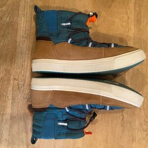 Tom’s Women's Suede Puffy Fur Lined Booties Casual Outdoorsy Gorpcore 9-9.5